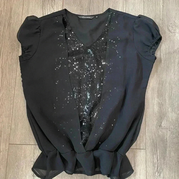 ❤️2/$30❤️[L]Annabelle black sequinned V neck short sleeve Party Blouse - Picture 1 of 6